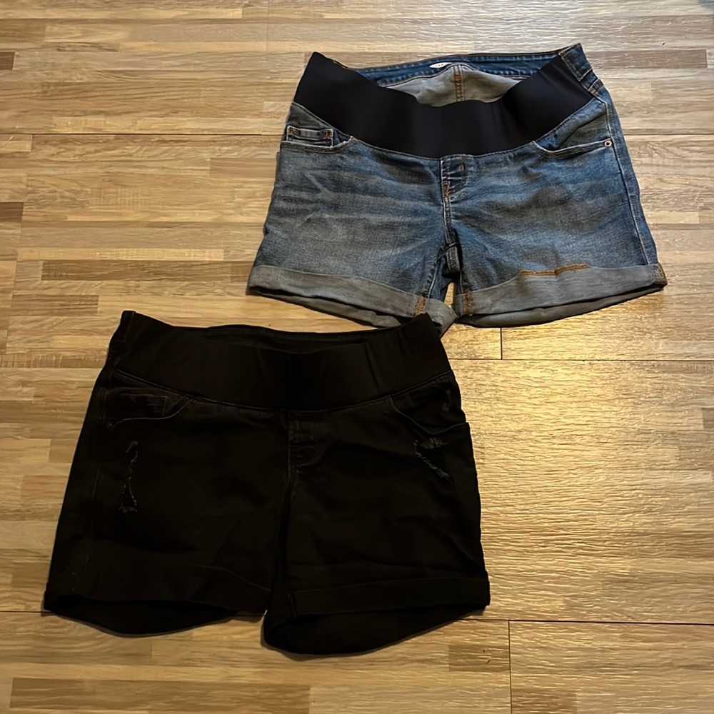 Old Navy maternity shorts